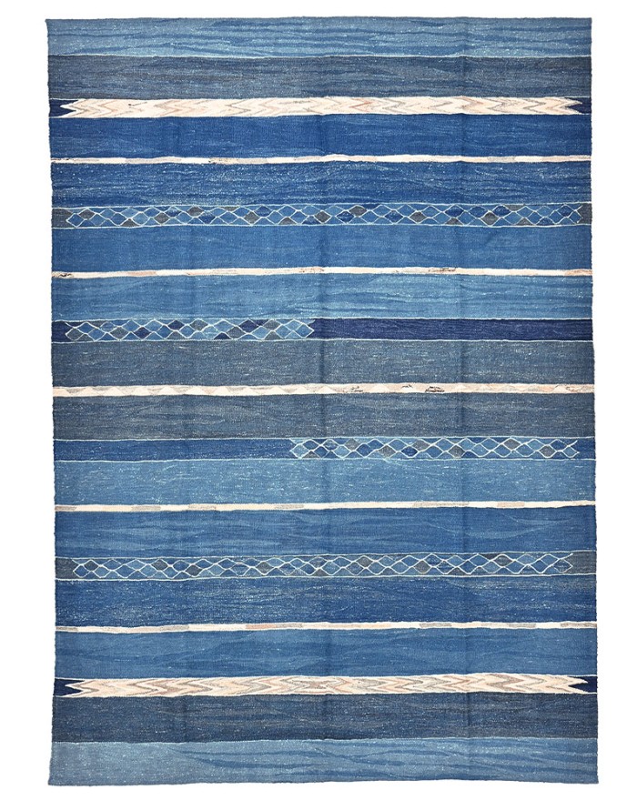 large blue rug paris