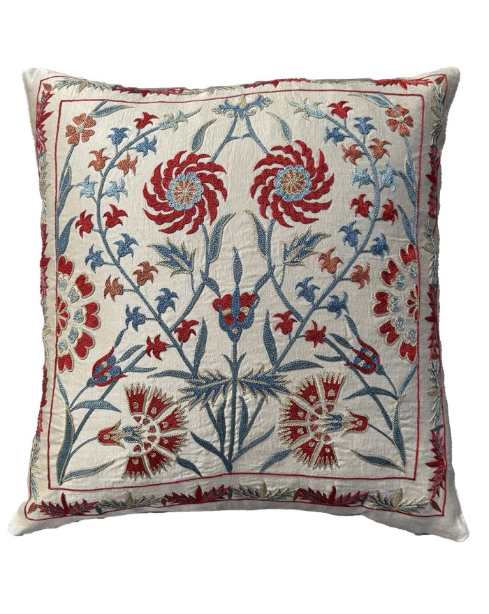 coussin brodé en soie